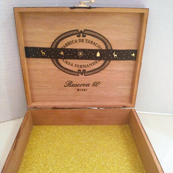 Suenos de Saundra Upcycled Collection, Casa Fernandez Black Cigar Box, Purse - Picture 4 of 7